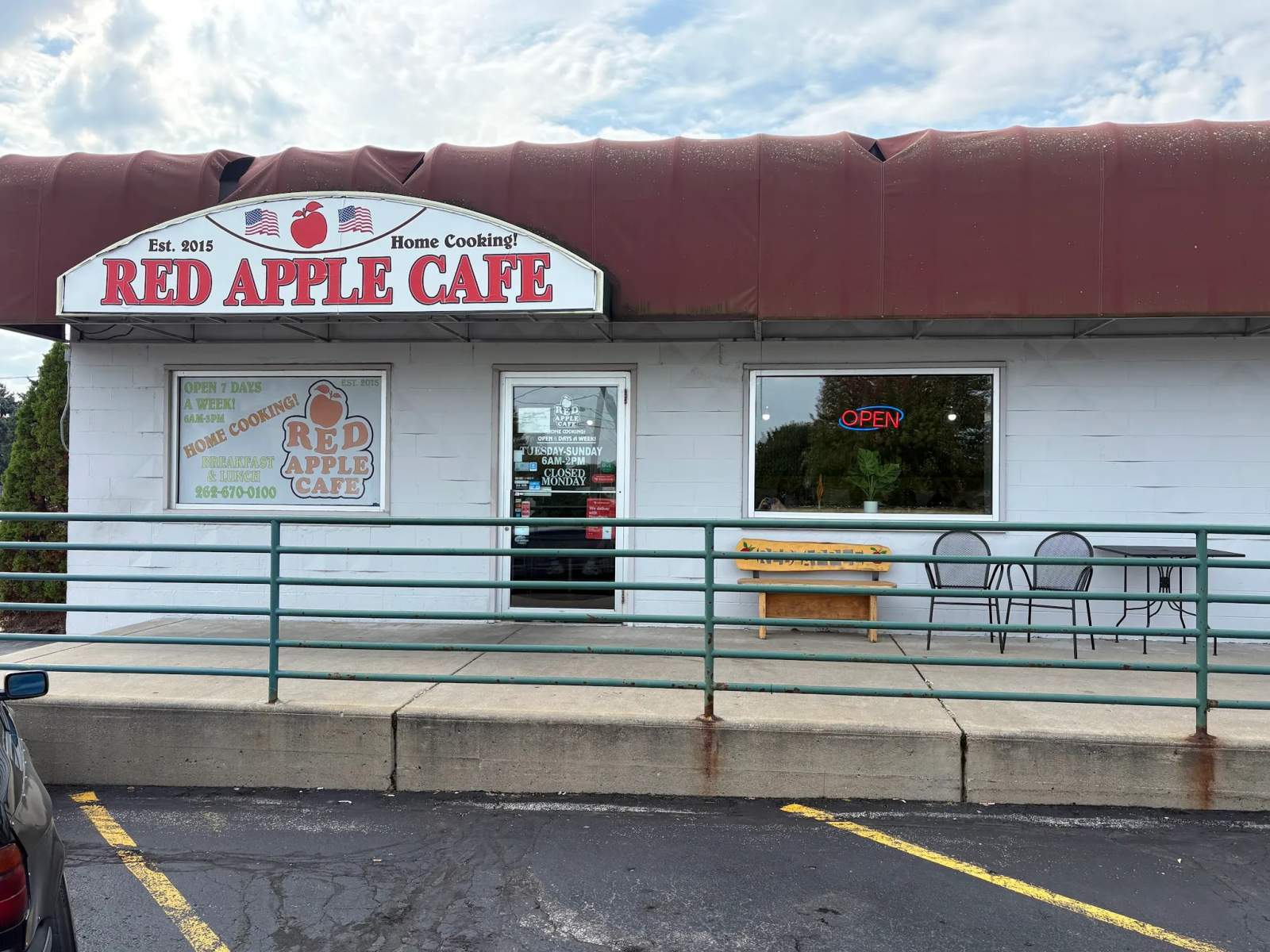 Red Apple Cafe — photo 1